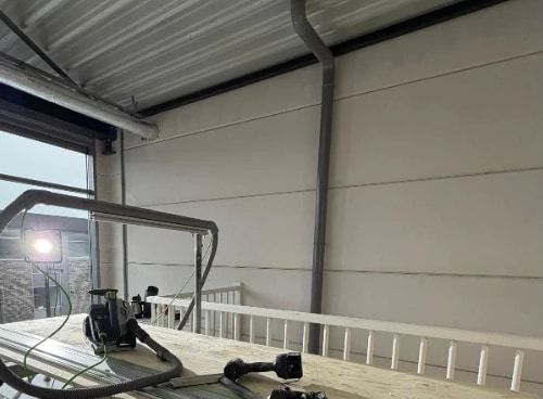 Bedrijfspand tijdens de verbouwing